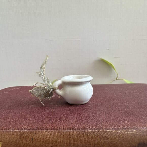 Miniature Ceramic Chamber Pot 1/12 Scale, Vintage Carnival Prize - Picture 2 of 5